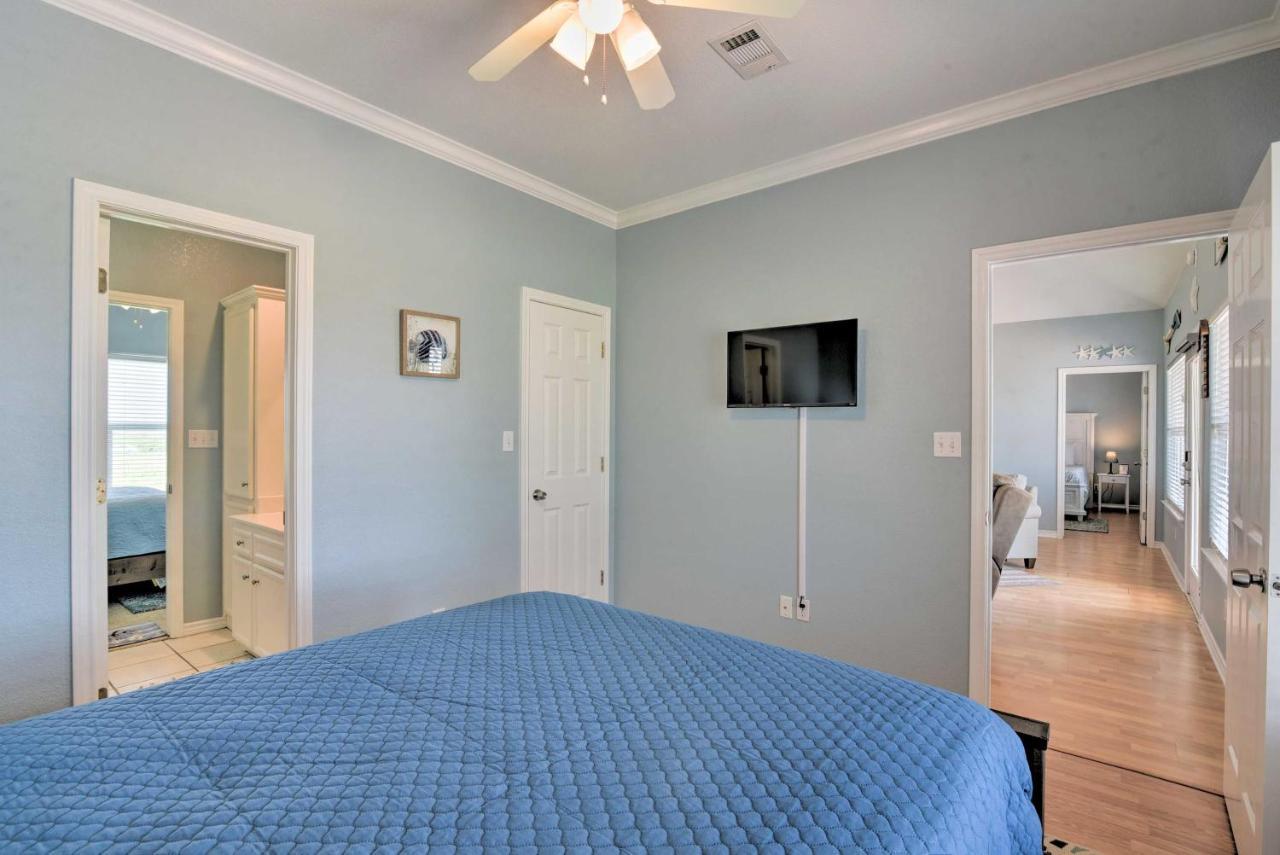 Bright Crystal Beach House, Walk To Coast! Villa Bolivar Peninsula Exteriör bild